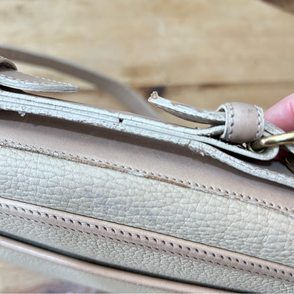 Authentic Dooney & Bourke Large Carrier Crossbody - Picture 13 of 16